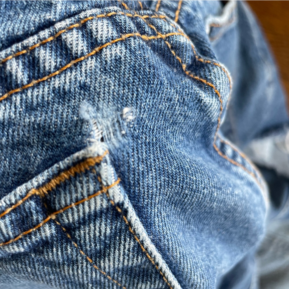 Vintage Levi’s 560s cut offs daisy dukes Y2K 90s era medium wash jean shorts - Picture 3 of 7